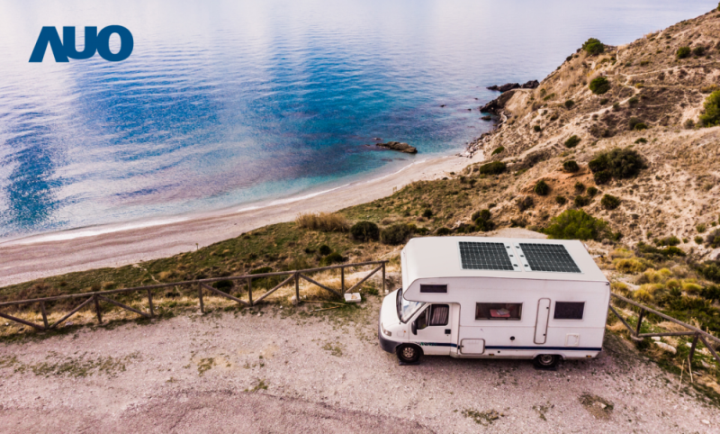 「可撓輕量化太陽光電板SunCurva」使用輕量特殊耐候型複合板取代傳統太陽能板的玻璃前板，不僅降低70%重量，每米平方僅3Kg；具有抗衝擊性能及通過電磁相容性測試，可應用於交通運輸工具，如露營車、遊艇等